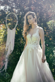 Boho & romantic A-line wedding dress