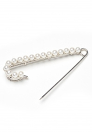 Train pin with pearls.