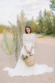 Cotton lace top with three-quarter sleeves and a sublime organza skirt. Top: € 495 | Skirt: € 495