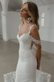 Selby - Madi Lane - combinatie van minimalisme en verfijnde details - €1.795