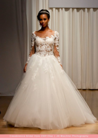 Elsie: princess wedding dress for the traditional bride with a taste of modern romance. Price: € 1.750