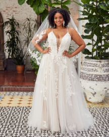Callie, the most flattering wedding dress - €1.495