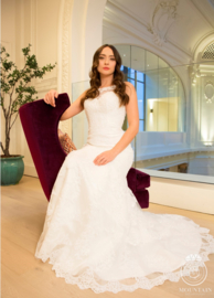 Noa: Elegant mermaid wedding dress made out of lace with beautiful open back. Price: € 850