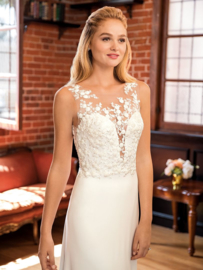 Ariana* with  plunging neckline covered in silver beading and Chantilly lace. €1.450