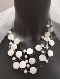 Necklace and earrings set, nacré