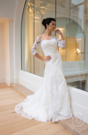 Linda: A-line lace bridal gown with three quarter sleeves. Sweetheart neckline with transparent top and beautiful back.Price: € 895