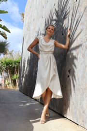 Ivoren gedrapeerde asymmetrische midi-jurk - Linea Raffaelli