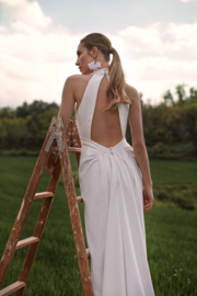 Alaia - Novia D' Art - sublieme halterjurk met verwijderbare organza cape - €2.250