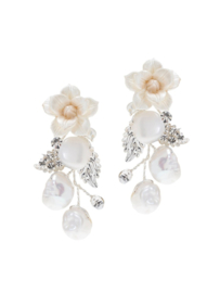 Earrings with porcelain flowers