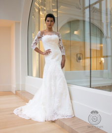 Linda: A-line lace bridal gown with three quarter sleeves. Sweetheart neckline with transparent top and beautiful back.Price: € 895