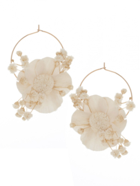 Gold-coloured earrings with a large ivory-coloured flower and real baby's breath.