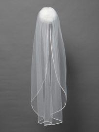 Single-layer veil in soft tulle with a fine satin trim.