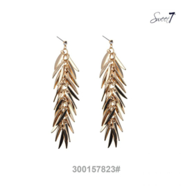Long gold colored earrings with rhinestone
