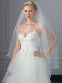Periwinkle: Bodice with sweetheart-shaped neckline made of delicate lace with beads that continue on the slim spaghetti straps crossing the back. Price: € 1.375