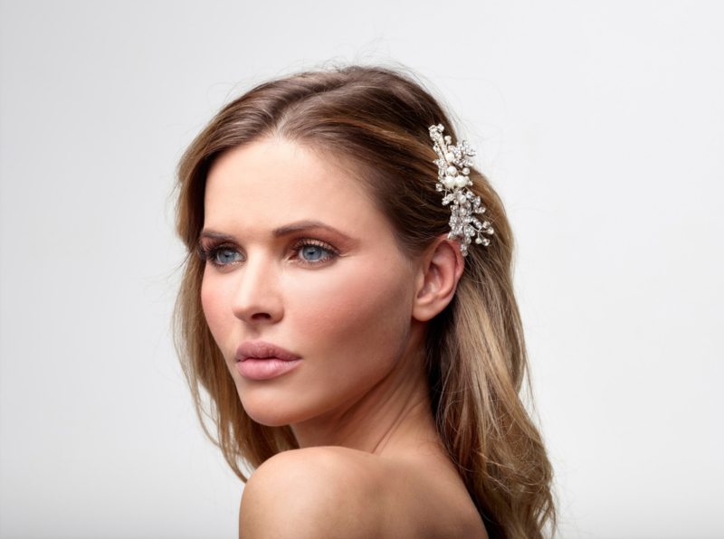 Ilse (1 piece): a handmade hair comb with rhinestone crystals, crystals, glass beads and porcelain flowers.
