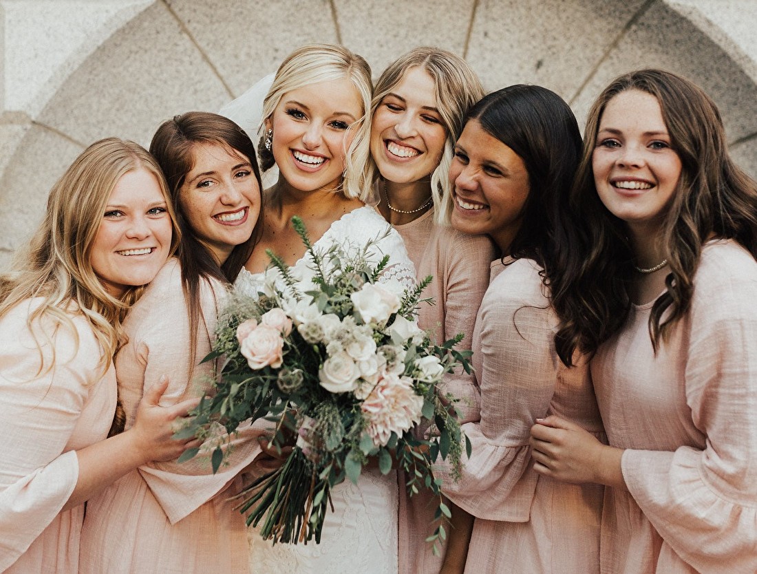 Uitgaven zelf charme Bruidsmeisjes opgelet! Deze 5 zaken doe je best NIET op de trouwdag | The  Dress