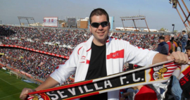 RONDJE LANGS DE VELDEN: “Sevilla heeft een zeer fanatieke sfeertribune die het hele stadion mee krijgt!”