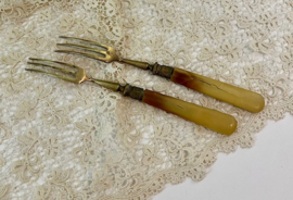 Set van antieke koperen mesjes (12 st.) en vorkjes (12 st.)