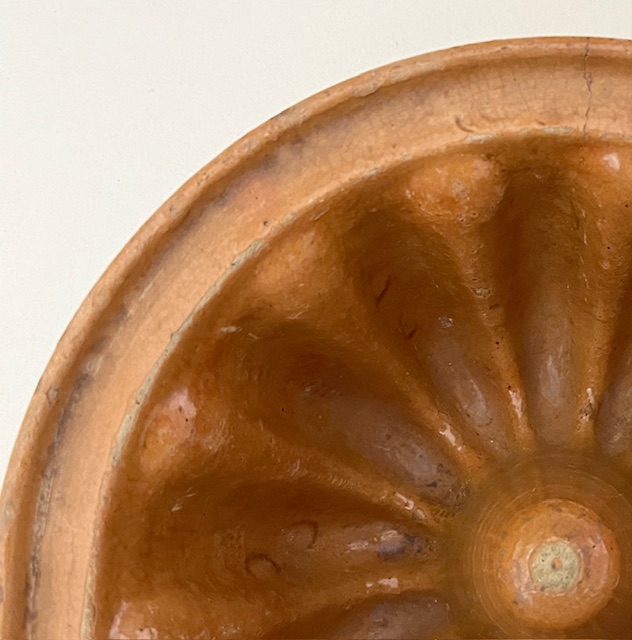 Antieke Franse aardewerk tulbandvorm