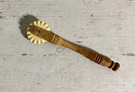 Antiek Frans radeer wieltje deegwieltje pastasnijder