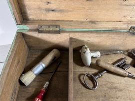 Vintage houten gereedschapskist met twee vakken