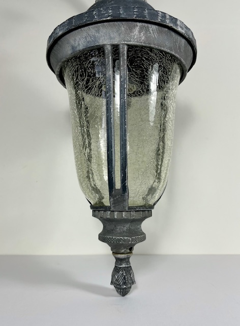 Vintage Franse metalen buitenlamp met craquelé glas