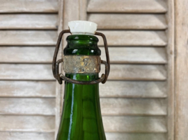 Antieke zware groene Franse wijnfles met ziel