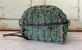 Franse vintage groene rieten vismand