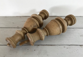 Set van twee Franse vintage houten balusterknoppen 30 cm hoog