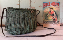 Franse vintage groene rieten vismand