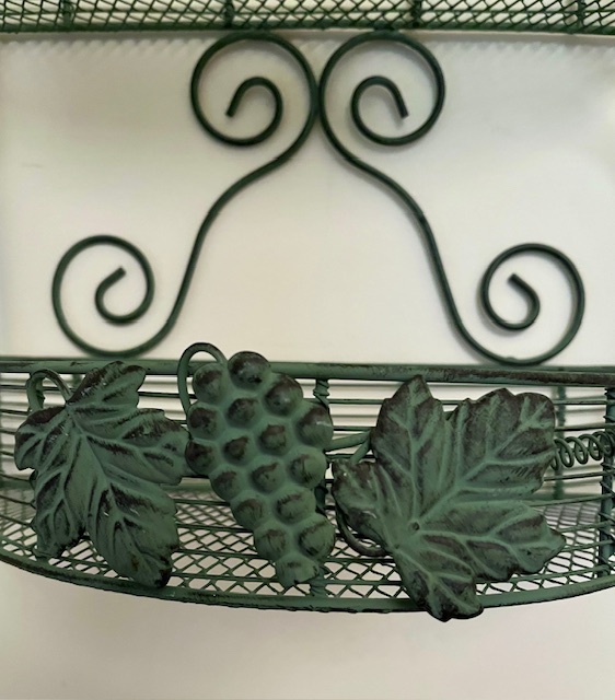 Vintage Frans metalen draadwerk wandrek met druiven
