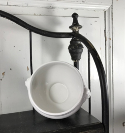 Keramische witte uien soepkom met leeuwenkoppen