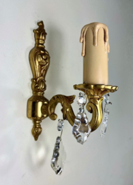 Vintage Frans bronzen wandlampje met kristallen glaspegels