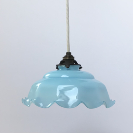 Antieke Franse hanglamp gegolfde hemelsblauwe glazen kap