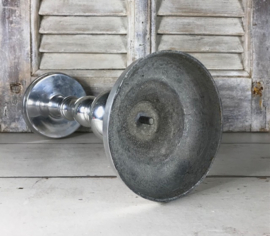 Vernikkeld metalen kandelaar robuust en vintage