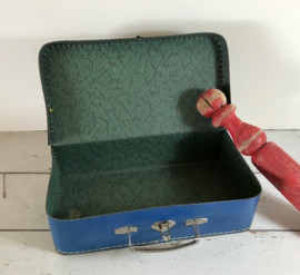 Vintage blauw koffertje van geperst karton