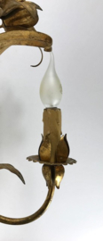 Vergulde wandlamp met lelies circa 1960