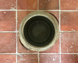 Grote antieke olijven pot met deksel