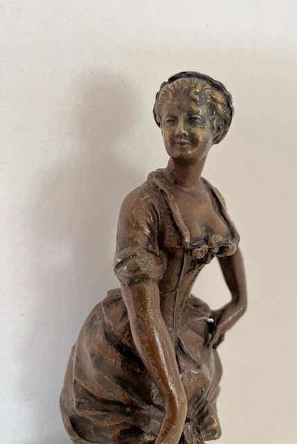 Zamac beeldje van een Française uit begin 1900