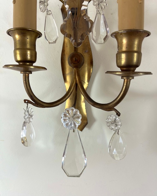 Set antieke koperen / messing wandlampjes met glazen pegels