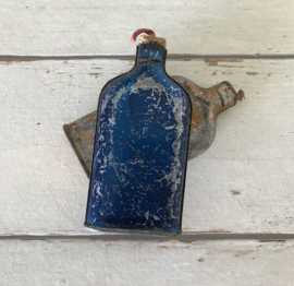 Vintage Frans blauw blikken flesje kruitbusje met kurkje