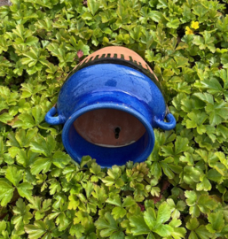 Franse terracotta muurbloempot deels blauw geglazuurd