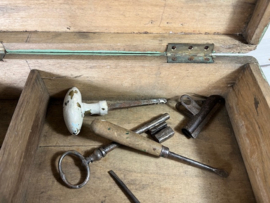 Vintage houten gereedschapskist met twee vakken