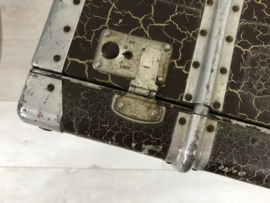 Vintage metalen koffer donkerbruin met craquelures