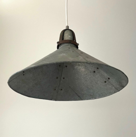 Franse industriële hanglamp zink / aluminium voor man cave etc.