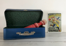 Vintage blauw koffertje van geperst karton