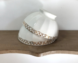Franse aardewerk bowl met vergulde decoratie rand