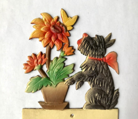 Vintage Dresdner Pappe houder hondje bij plant