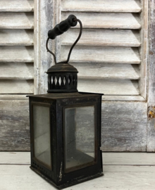 Antieke Franse lantaarn zwart metaal met houten klosje