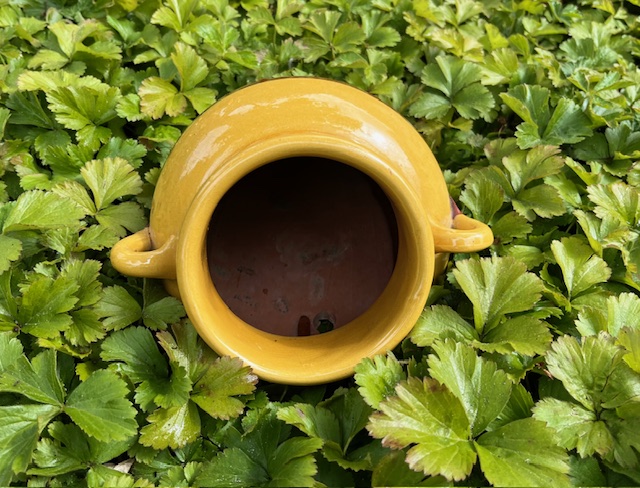 Franse terracotta muurbloempot deels geglazuurd